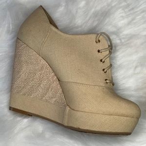 heeled boots
